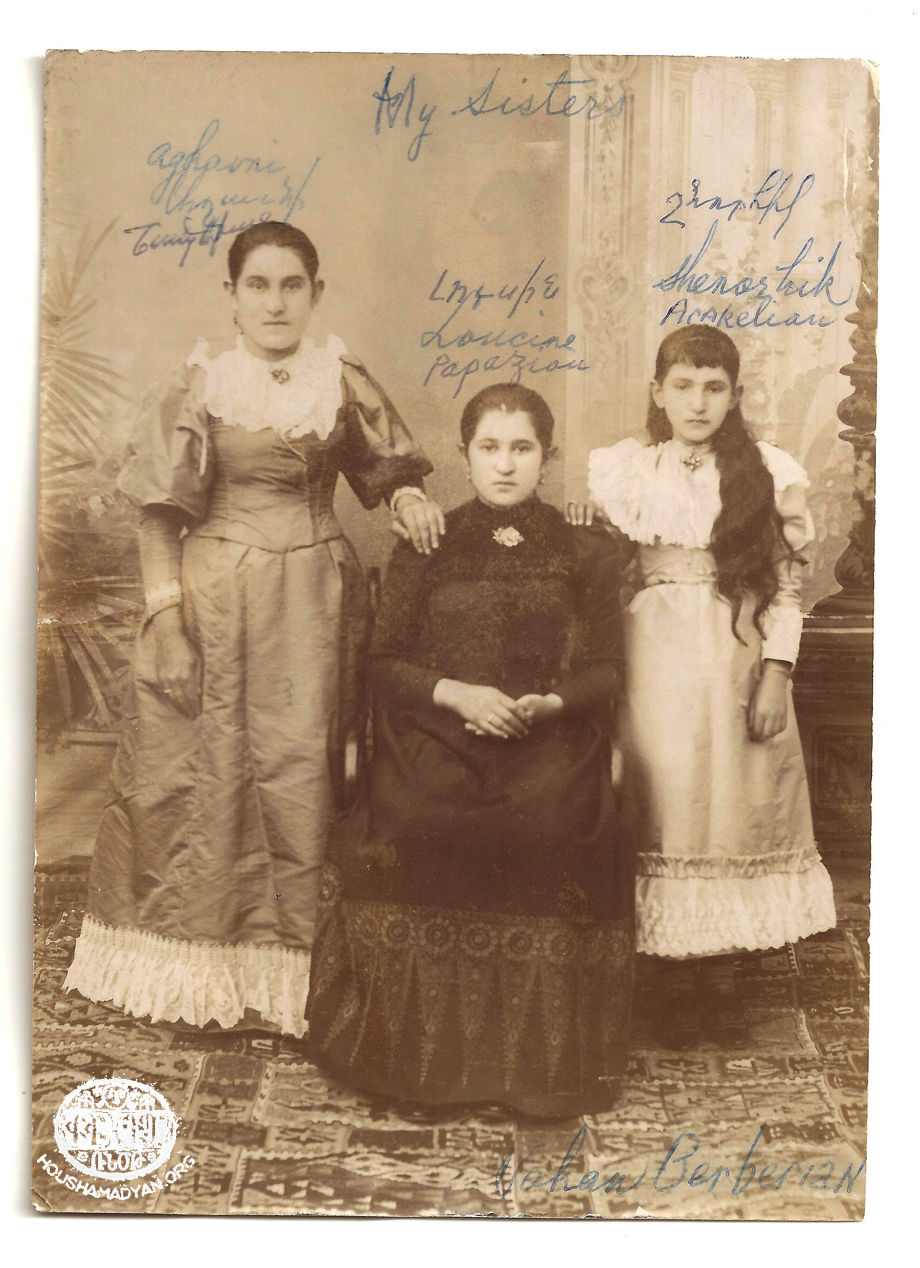 Եոզկատ, 1901, երեք քոյրեր. ձախէն աջ՝ Աղաւնի Պերպերեան (յետագային Շափճեան), Լուսինէ Պերպերեան (յետագային Փափազեան), Շնորհիկ Պերպերեան (յետագայի