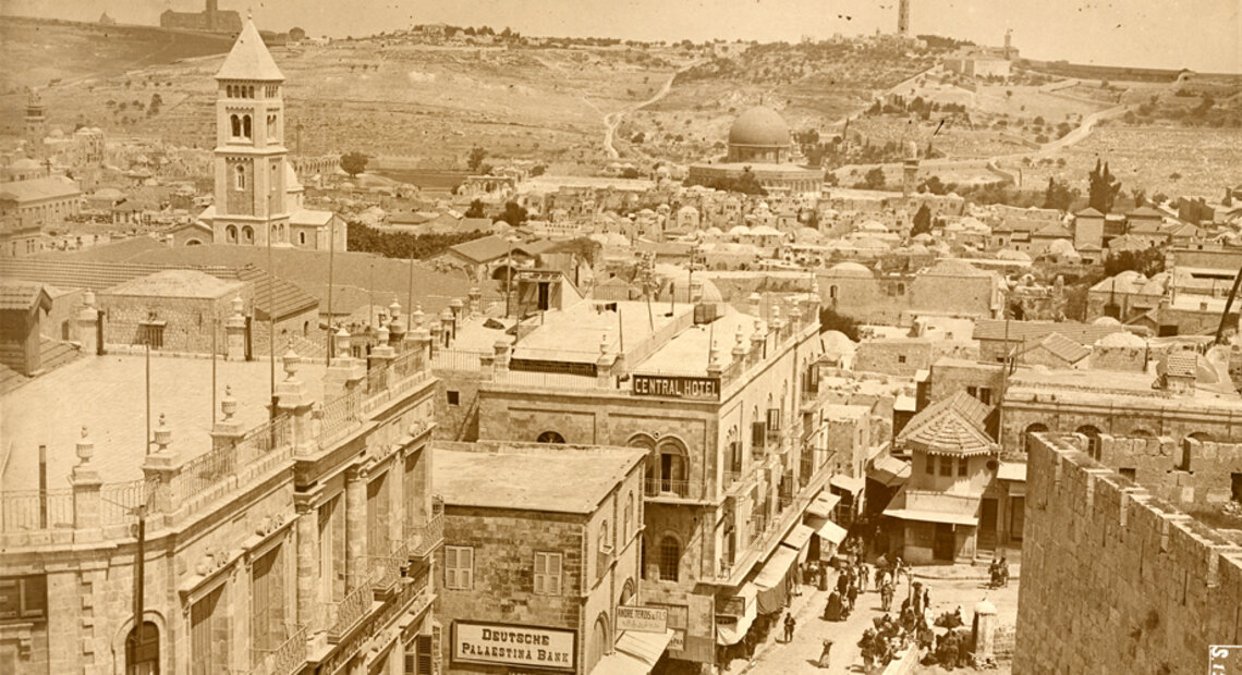 A scene from the city of Jerusalem (Photograph by Victor Forbin, Service Historique de la Défense, Vincennes)